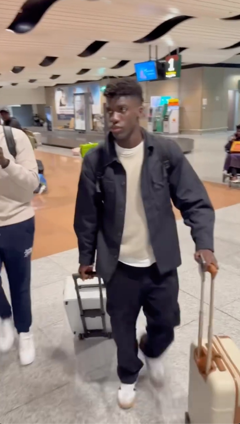 Regroupement des « Lions » : Assane Diao débarque à l'Aéroport International Blaise Diagne (AIBD) pour rejoindre la tanière Regroupement des « Lions » : Assane Diao débarque à l'Aéroport International Blaise Diagne (AIBD) pour rejoindre la tanière