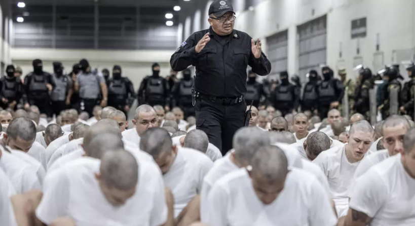 Plus de 200 membres du gang vénézuélien Tren de Aragua expulsés des États-Unis vers le Salvador