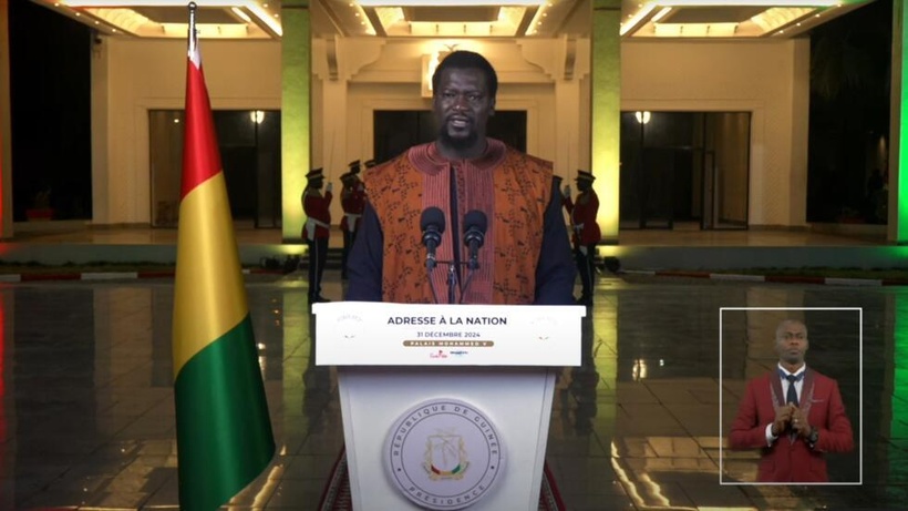 Guinée: les portraits géants de Mamadi Doumbouya à Conakry suscitent colère et questions Guinée: les portraits géants de Mamadi Doumbouya à Conakry suscitent colère et questions