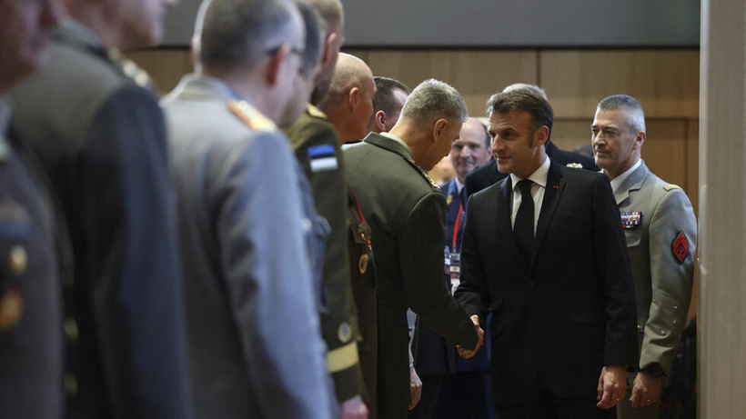 Ukraine: coup de fil Trump-Poutine, Macron s'active pour s'asseoir à la table des négociations Ukraine: coup de fil Trump-Poutine, Macron s'active pour s'asseoir à la table des négociations