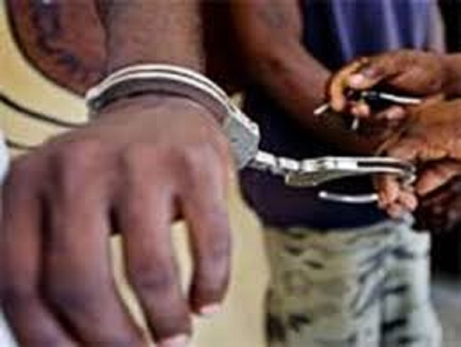 ​Extorsion de fonds et usurpation de fonction : un dealer fait tomber un indic et un ASP