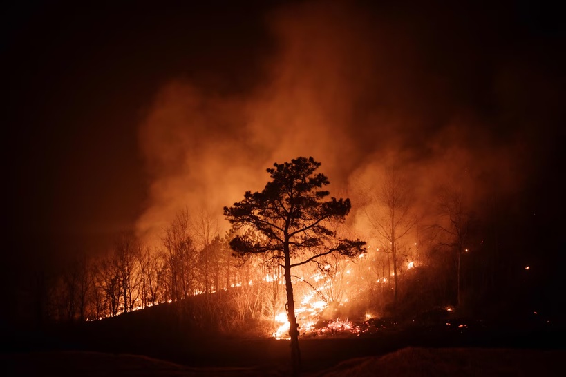 La Corée du Sud fait état de 18 morts dans l'un des pires feux de forêt de son histoire La Corée du Sud fait état de 18 morts dans l'un des pires feux de forêt de son histoire