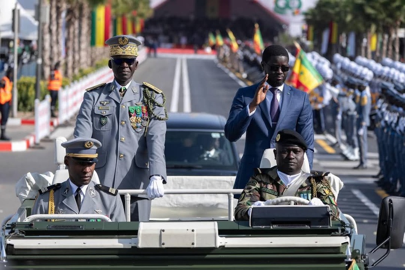 Fête de l'indépendance : En images l'arrivée du chef de l'Etat, Bassirou Diomaye Faye acceuilli par son premier ministre, Ousmane Sonko Fête de l'indépendance : En images l'arrivée du chef de l'Etat, Bassirou Diomaye Faye acceuilli par son premier ministre, Ousmane Sonko