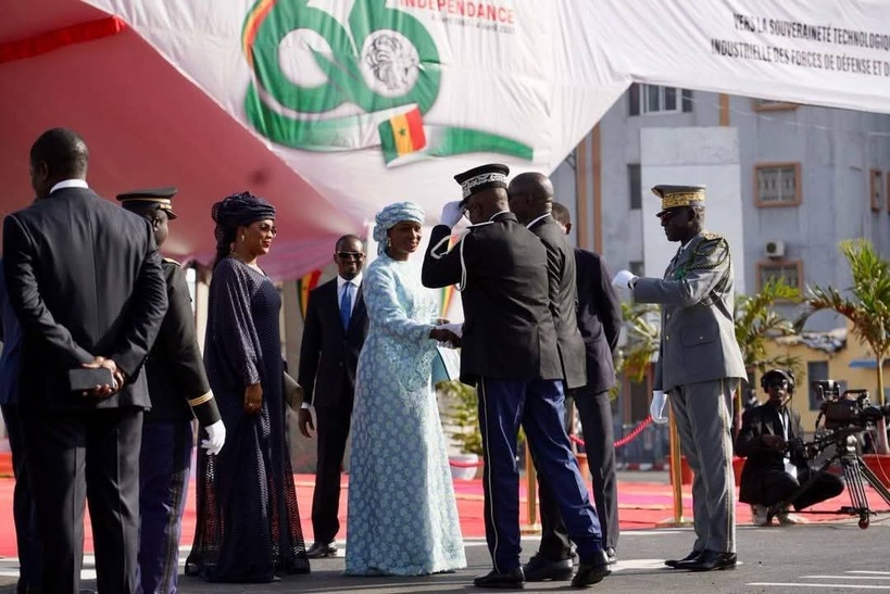 Fête de l'indépendance : En images l'arrivée du chef de l'Etat, Bassirou Diomaye Faye acceuilli par son premier ministre, Ousmane Sonko Fête de l'indépendance : En images l'arrivée du chef de l'Etat, Bassirou Diomaye Faye acceuilli par son premier ministre, Ousmane Sonko