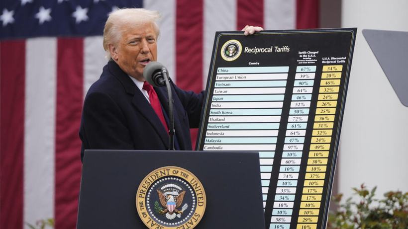 Droits de douane américains: la première salve de 10% décidée par Donald Trump est entrée en vigueur Droits de douane américains: la première salve de 10% décidée par Donald Trump est entrée en vigueur