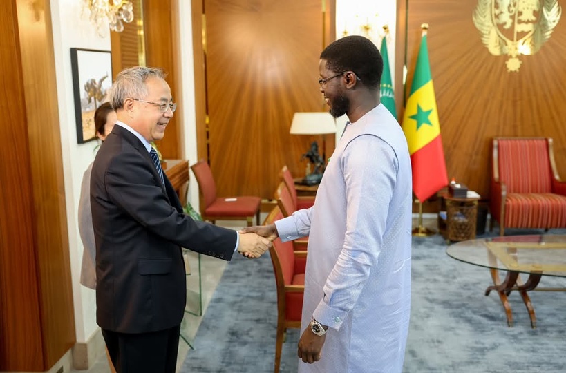 Bassirou Diomaye Faye reçoit Hu Chunhua pour consolider le partenariat sino-sénégalais Bassirou Diomaye Faye reçoit Hu Chunhua pour consolider le partenariat sino-sénégalais
