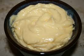 4 conteneurs de mayonnaise périmée sur le marché, l'homme falsifiait les dates limites de consommation