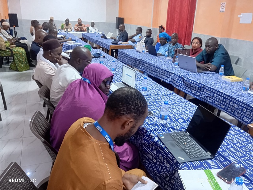 Lutte contre le paludisme : le Sénégal et la Gambie unissent leurs efforts avec une distribution synchronisée de moustiquaires au mois de mai Lutte contre le paludisme : le Sénégal et la Gambie unissent leurs efforts avec une distribution synchronisée de moustiquaires au mois de mai