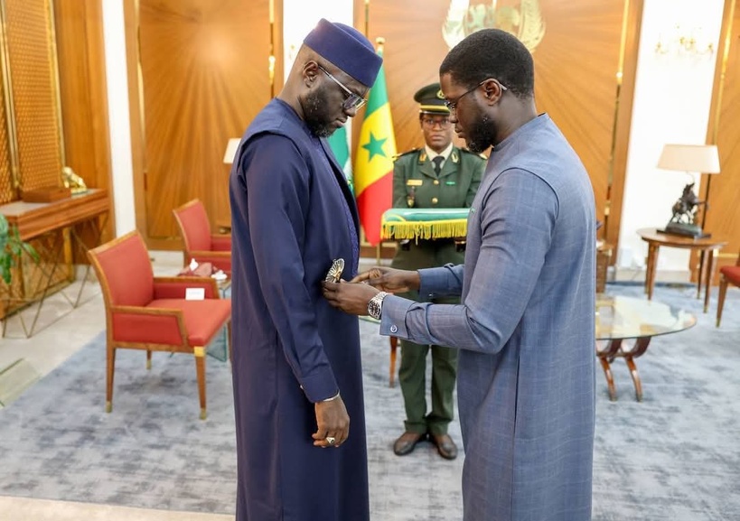 Cérémonie de distinctions : Diomaye Faye fait honneur aux institutions Cérémonie de distinctions : Diomaye Faye fait honneur aux institutions