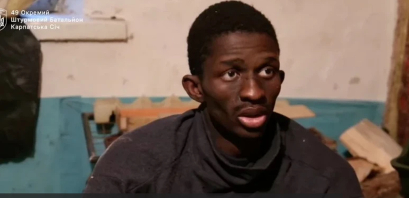 Les troupes ukrainiennes déclarent avoir capturé un mercenaire sénégalais combattant pour la Russie Les troupes ukrainiennes déclarent avoir capturé un mercenaire sénégalais combattant pour la Russie
