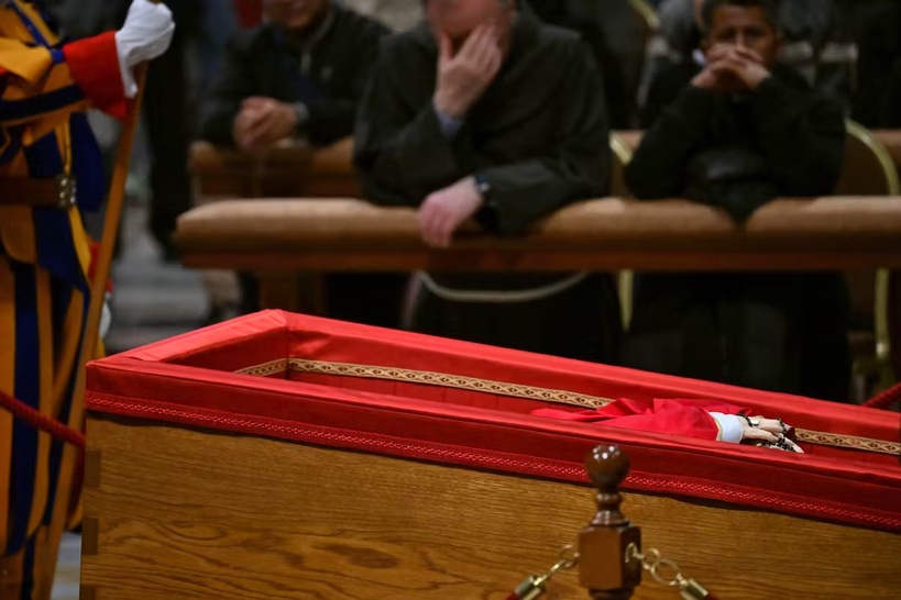 Plus de 128 000 personnes ont salué la dépouille du pape François jusqu'à présent, annonce le Vatican Plus de 128 000 personnes ont salué la dépouille du pape François jusqu'à présent, annonce le Vatican