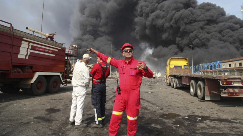 Iran: après l’explosion dévastatrice dans le principal port du pays, les secours à pied d’œuvre Iran: après l’explosion dévastatrice dans le principal port du pays, les secours à pied d’œuvre