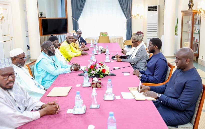 Le Président Diomaye a reçu une délégation d’Oulémas d’Afrique subsaharienne Le Président Diomaye a reçu une délégation d’Oulémas d’Afrique subsaharienne