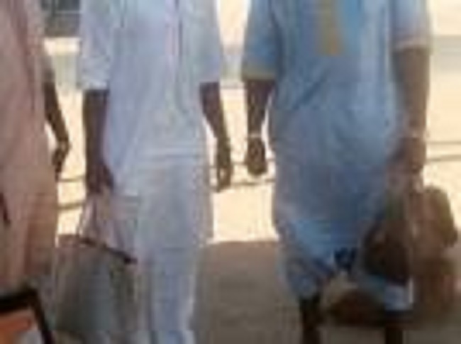 ​Port du sac à main féminin: Jamra sermonne les jeunes hommes