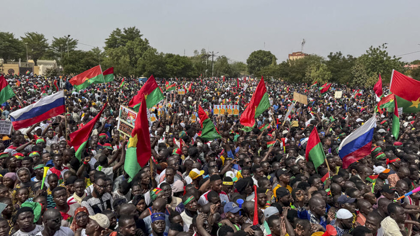 Burkina Faso : meeting de soutien au capitaine Ibrahim Traoré Burkina Faso : meeting de soutien au capitaine Ibrahim Traoré