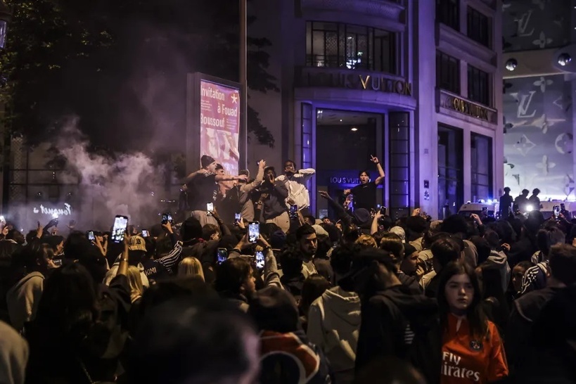 Plus de 47 interpellations et trois blessés après la qualification du PSG en finale de la Ligue des champions Plus de 47 interpellations et trois blessés après la qualification du PSG en finale de la Ligue des champions