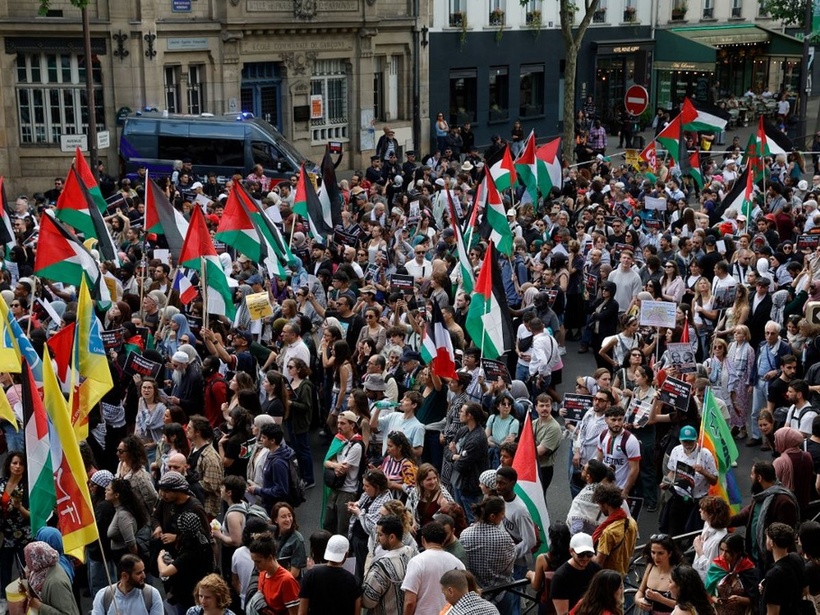 Plusieurs milliers de manifestants à Paris en hommage à Aboubakar Cissé et contre l'islamophobie Plusieurs milliers de manifestants à Paris en hommage à Aboubakar Cissé et contre l'islamophobie