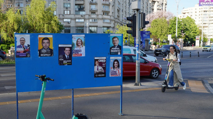 Présidentielle en Roumanie: les électeurs aux urnes pour un scrutin disputé Présidentielle en Roumanie: les électeurs aux urnes pour un scrutin disputé