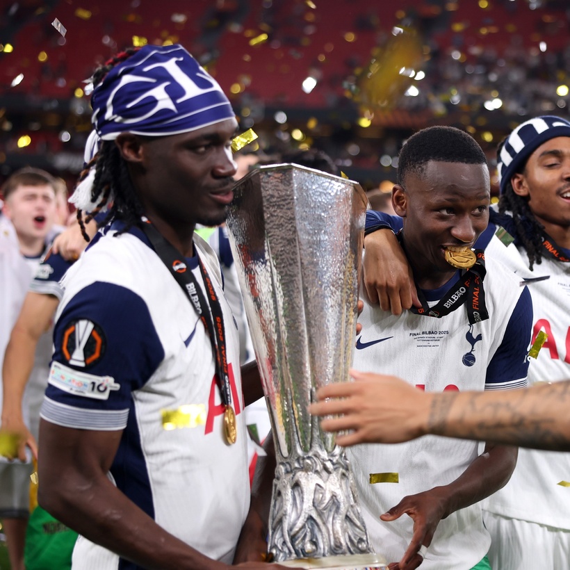 Football : Pape Matar Sarr entre dans l’histoire en remportant la Ligue Europa avec Tottenham Football : Pape Matar Sarr entre dans l’histoire en remportant la Ligue Europa avec Tottenham