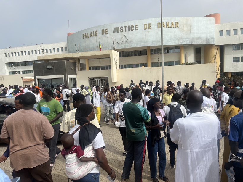 "Viol", Absence de témoins : le procès de Fallou Fall renvoyé dans un climat de tension (Reportage) "Viol", Absence de témoins : le procès de Fallou Fall renvoyé dans un climat de tension (Reportage)