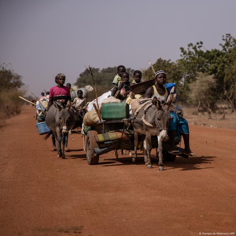 Burkina Faso: plus de 100 civils tués dans plusieurs villages dans le nord, l'armée et des VDP accusés