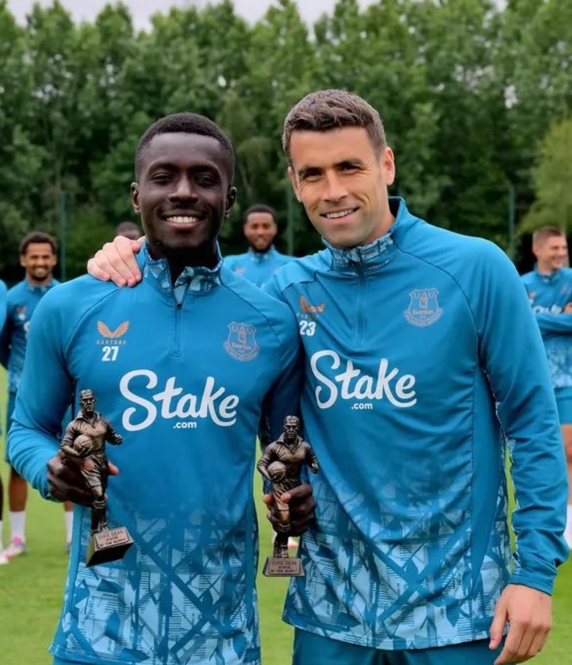 Everton : Idrissa Gana Gueye désigné meilleur joueur de la saison par les fans et ses pairs Everton : Idrissa Gana Gueye désigné meilleur joueur de la saison par les fans et ses pairs