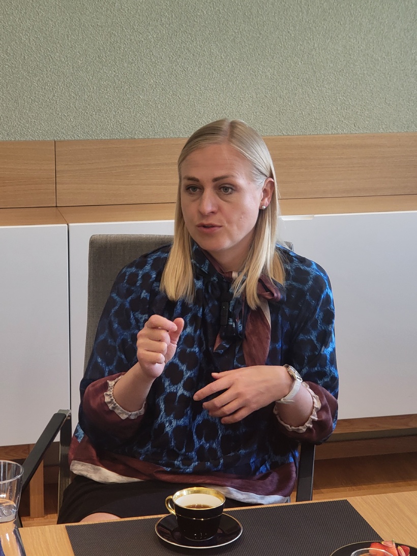 Mme Elina Valtonen, Ministre des Affaires étrangères de la Finlande Mme Elina Valtonen, Ministre des Affaires étrangères de la Finlande