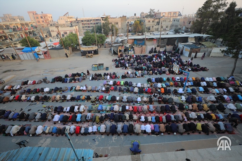 Des milliers de Palestiniens prient à la mosquée Al-Aqsa pour l’Aïd sous haute surveillance israélienne Des milliers de Palestiniens prient à la mosquée Al-Aqsa pour l’Aïd sous haute surveillance israélienne