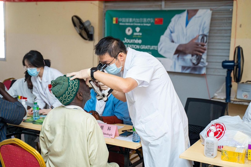 Sébikotane : Plus de 800 patients consultés gratuitement lors d'une journée médicale sino-sénégalaise Sébikotane : Plus de 800 patients consultés gratuitement lors d'une journée médicale sino-sénégalaise
