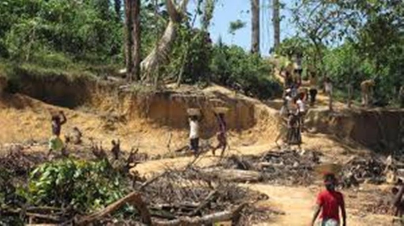 Ghana: une association porte plainte contre l'État et sa politique d'expulsion des orpailleurs étrangers Ghana: une association porte plainte contre l'État et sa politique d'expulsion des orpailleurs étrangers