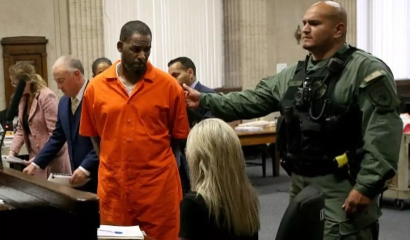 Les avocats de R. Kelly accusent le personnel de sa prison de l'avoir