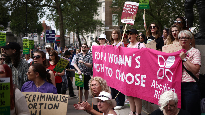 Les députés britanniques dépénalisent l'IVG hors délai en Angleterre et au Pays de Galles Les députés britanniques dépénalisent l'IVG hors délai en Angleterre et au Pays de Galles