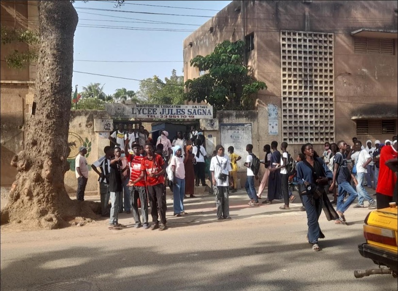 Lycée Jules Sagna à Thiès : l’arrestation de 15 élèves déclenche un boycott des compositions et la paralysie des cours Lycée Jules Sagna à Thiès : l’arrestation de 15 élèves déclenche un boycott des compositions et la paralysie des cours