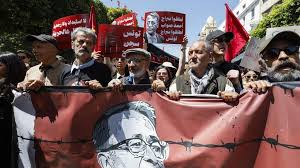 Tunisie: Amnesty dénonce la répression de manifestants syndicalistes et environnementaux