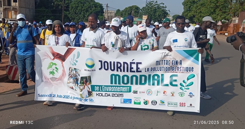 Célébration en différé de la JME à Kolda : l'événement marqué par une randonnée pédestre contre la pollution plastique Célébration en différé de la JME à Kolda : l'événement marqué par une randonnée pédestre contre la pollution plastique