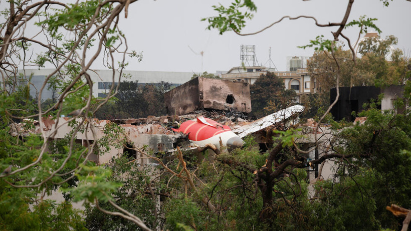 Crash d'Air India: l'enquête piétine, trois hauts cadres licenciés Crash d'Air India: l'enquête piétine, trois hauts cadres licenciés