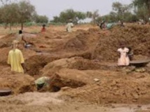 Kédougou: les habitants de Sabodala brûlent un bus, un bulldozer et un pick up de Sgo 
