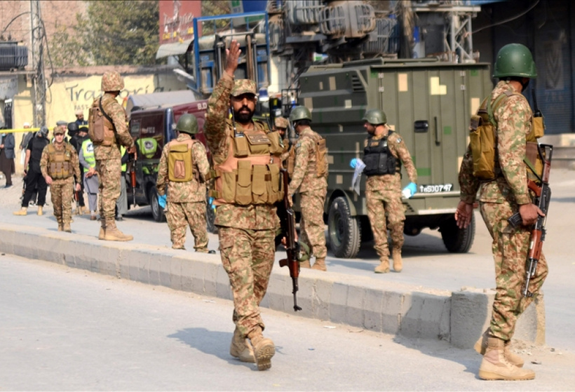 Pakistan : treize soldats tués dans un attentat-suicide Pakistan : treize soldats tués dans un attentat-suicide