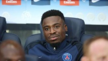 Didier Drogba vole au secours de Serge Aurier Didier Drogba vole au secours de Serge Aurier
