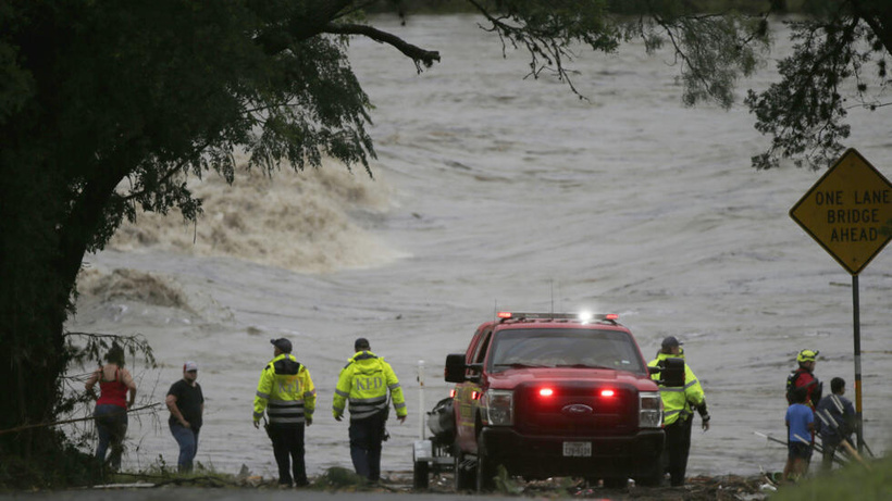 États-Unis: des inondations au Texas font des dizaines de morts et disparus États-Unis: des inondations au Texas font des dizaines de morts et disparus