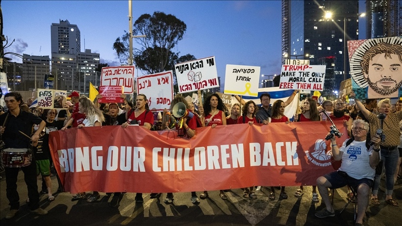 Les familles des otages israéliens exigent l’approbation de l’accord de cessez-le-feu avec le Hamas Les familles des otages israéliens exigent l’approbation de l’accord de cessez-le-feu avec le Hamas
