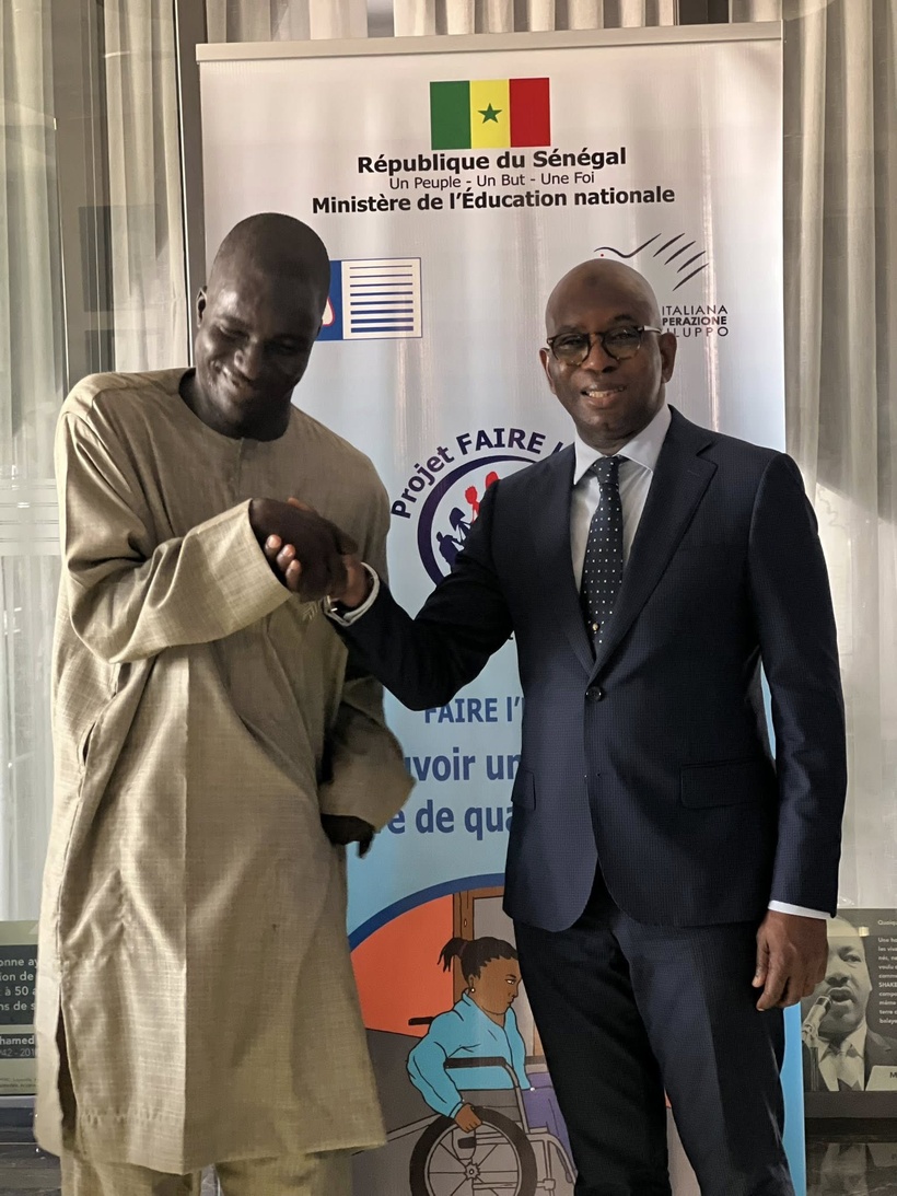 Sénégal : Moustapha Guirassy a reçu Pape Natango Mbaye, l’élève qui a décroché son bac en écrivant avec ses pieds Sénégal : Moustapha Guirassy a reçu Pape Natango Mbaye, l’élève qui a décroché son bac en écrivant avec ses pieds