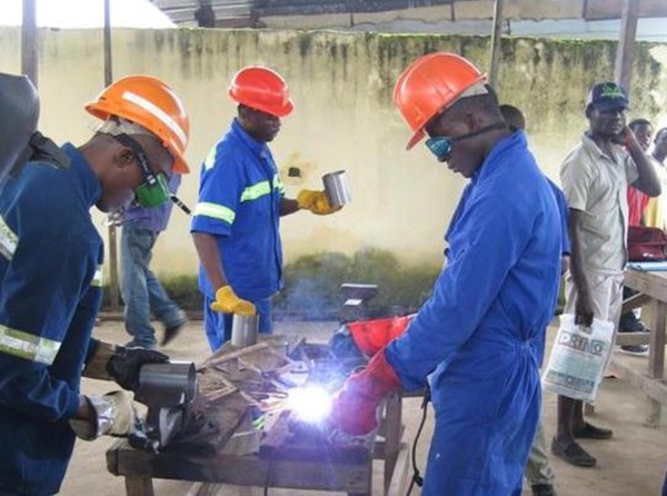 Recrutement de 200 enseignants : les diplômés et étudiants en BTS-CGEA dénoncent une "exclusion injustifiée" Recrutement de 200 enseignants : les diplômés et étudiants en BTS-CGEA dénoncent une "exclusion injustifiée"