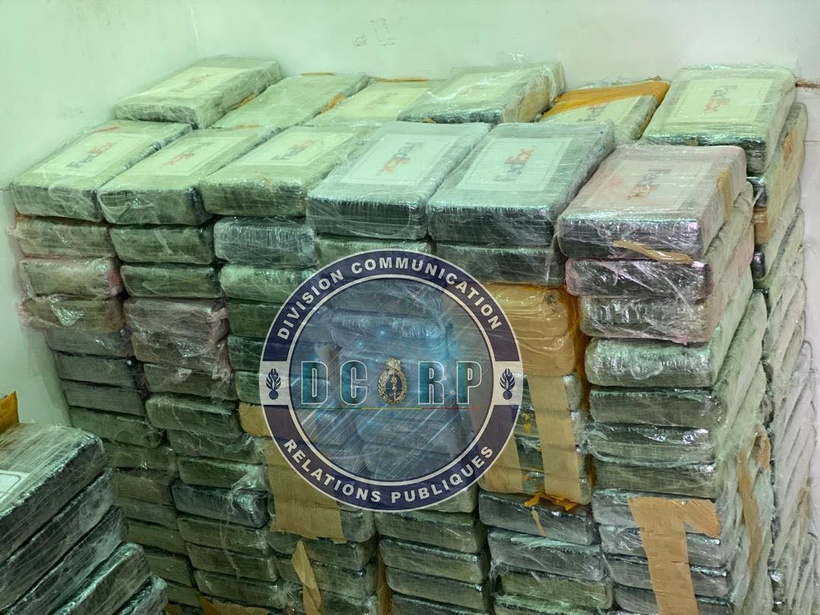 Saisie de drogue à Rufisque : 643 kg de cocaïne interceptés lors d’une opération conjointe Douanes-Gendarmerie Saisie de drogue à Rufisque : 643 kg de cocaïne interceptés lors d’une opération conjointe Douanes-Gendarmerie