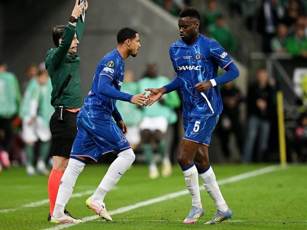 Chelsea : les déclarations hallucinantes d’Enzo Maresca contre Wesley Fofana et Benoît Badiashile Chelsea : les déclarations hallucinantes d’Enzo Maresca contre Wesley Fofana et Benoît Badiashile