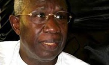 Réformes constitutionnelles: le Professeur Iba Der Thiam en phase avec Macky Sall Réformes constitutionnelles: le Professeur Iba Der Thiam en phase avec Macky Sall