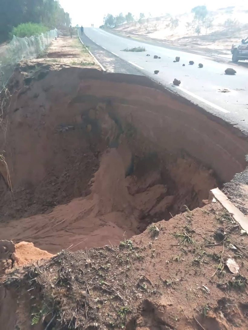 Effondrement de la route Lompoul-Léona : Ageroute mobilise ses équipes Effondrement de la route Lompoul-Léona : Ageroute mobilise ses équipes