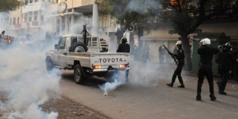 Bureau politique du PS: la situation dégénère, la police intervient par des grenades lacrymogènes