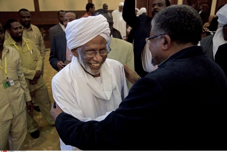 Soudan : des milliers de personnes aux funérailles du leader islamiste al-Tourabi à Khartoum