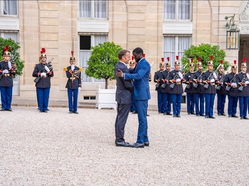 Paris : Bassirou Diomaye remercie Emmanuel Macron pour son « accueil chaleureux » à l’Élysée Paris : Bassirou Diomaye remercie Emmanuel Macron pour son « accueil chaleureux » à l’Élysée